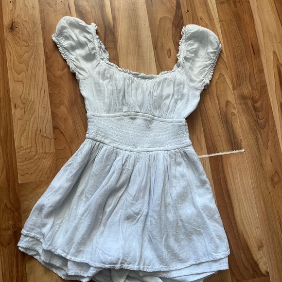 Hollister Dresses & Skirts - Hollister White Ruffled Elastic Waist romper dress